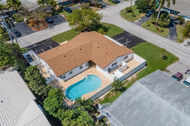 Building Photo - 5122 NE 19th Ave Unit 4