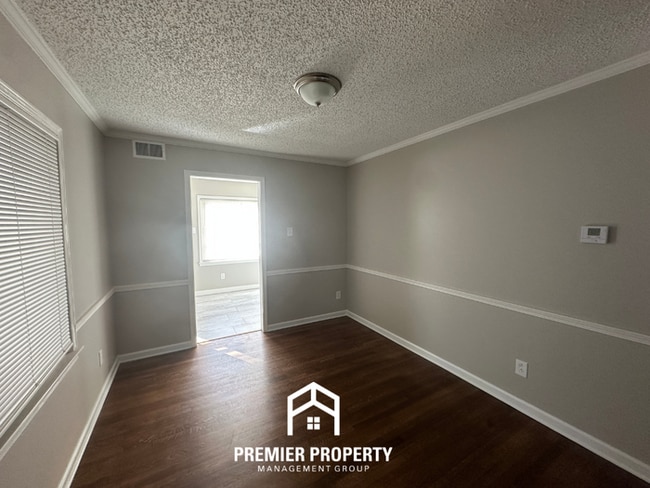 Photo - Newly Renovated 4 Bedroom Home for Rent in Memphis | Hardwood Floors, Fireplace & Fenced Yard