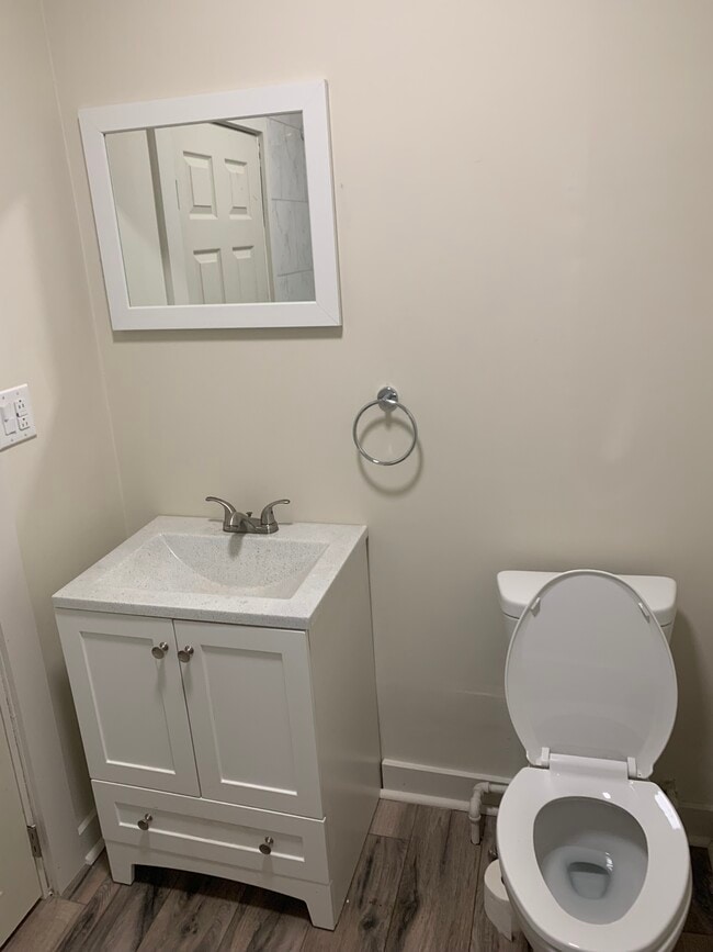 Photo - 318 W 8th Ave