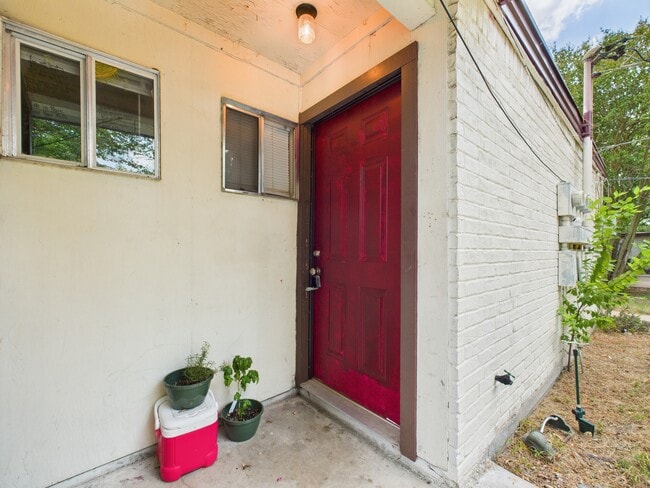 Photo - 308 Ehlinger Dr