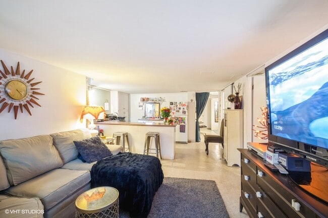 Sala de estar - Cocina Sur - 1233 W Newport Ave Unidad Garden