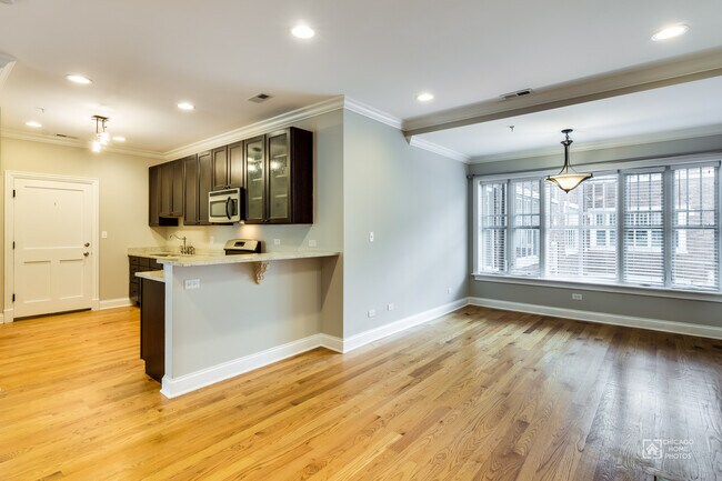 Photo - 632 Hinman