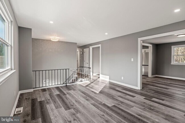 Photo - 2344 Fernwood Ave