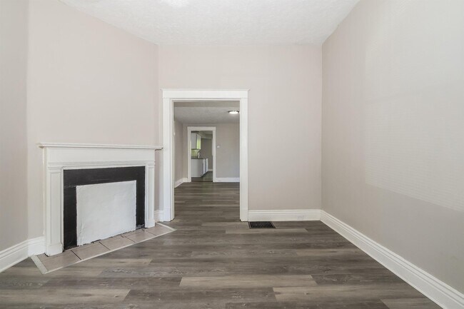 Photo - 726 S 35th St