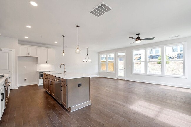 Photo - Luxury Westshore Townhome