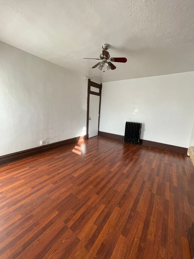 Photo - 1 Bedroom apartment with rooftop Balcony! Unit #10