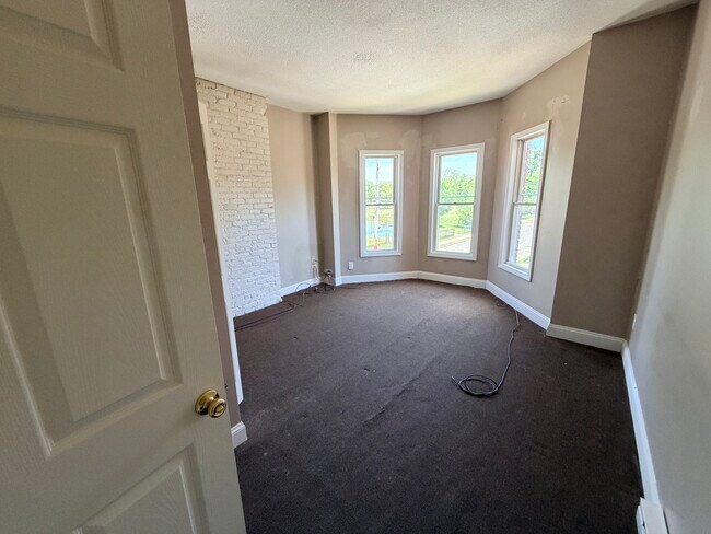 main room 1 - 51 Seyms St Unit 2