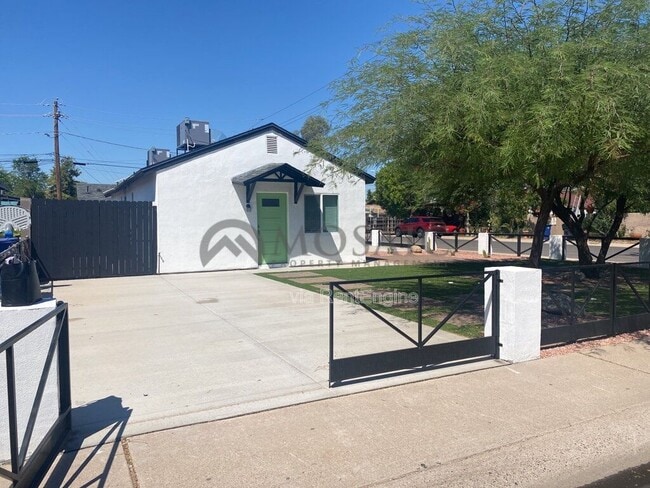 Building Photo - 257 E Oakland St Unit 1