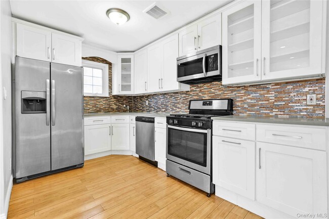 Building Photo - 228-07 146th Ave Unit 2