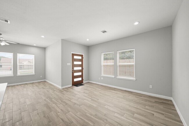 Photo - 4338 Brinkley St