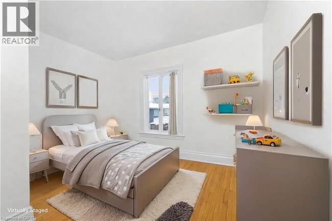 Photo - 180 Emerald St S