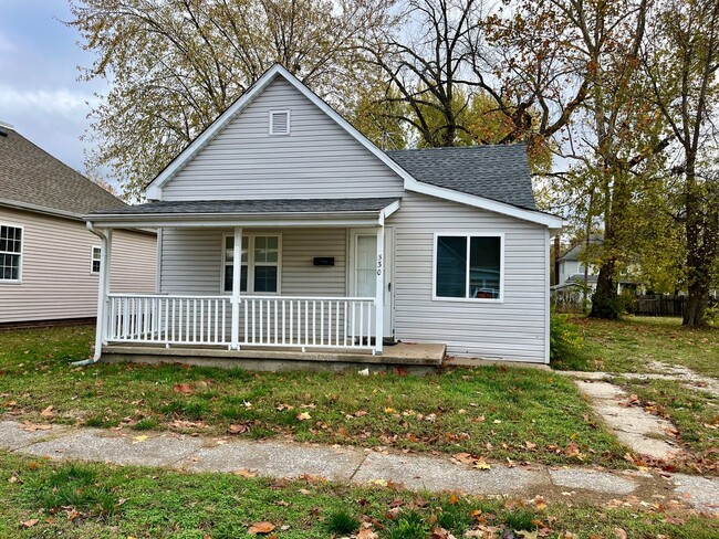 Three Bedroom House in East Alton - Three Bedroom House in East Alton