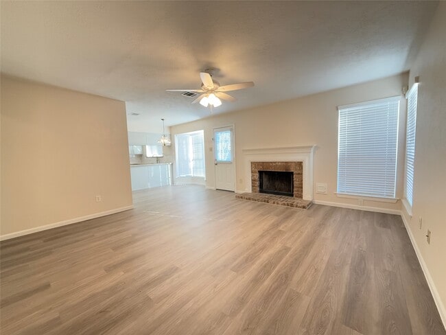 Photo - 1559 Hillside Elm St