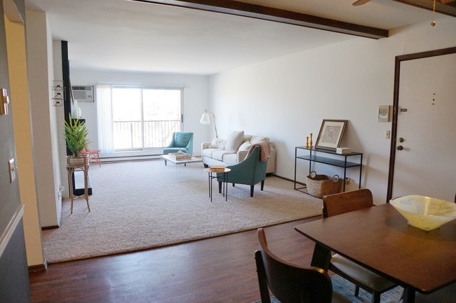 Photo - Lamplighter Apartments