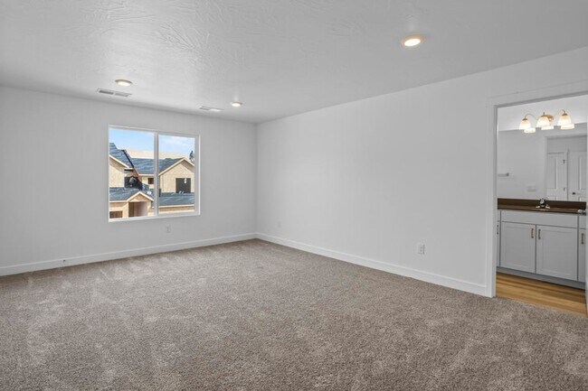 Photo - 1786 Wolverine Wy