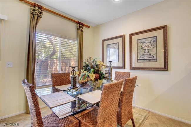 Photo - 251 Queens Ct