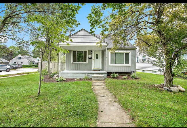 Photo - 2301 E 4th St