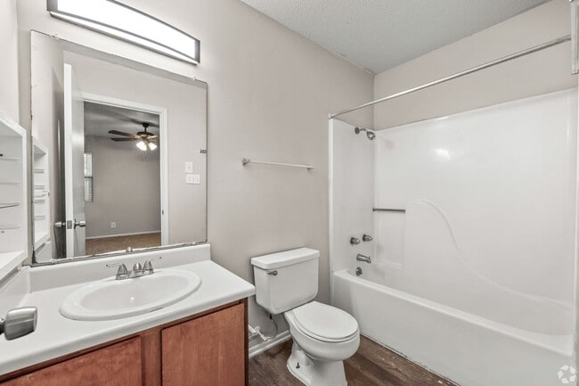 Photo - Seasons & Woodale Apartments