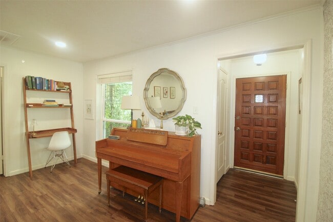 Photo - 1803 Oaklawn St