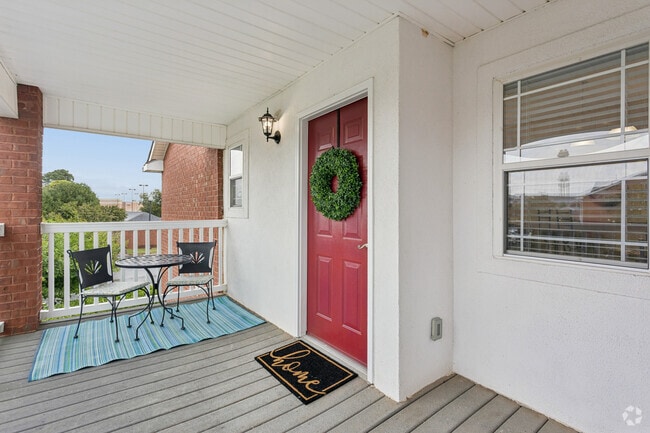 2BR, 2BA - 1,350SF - Patio