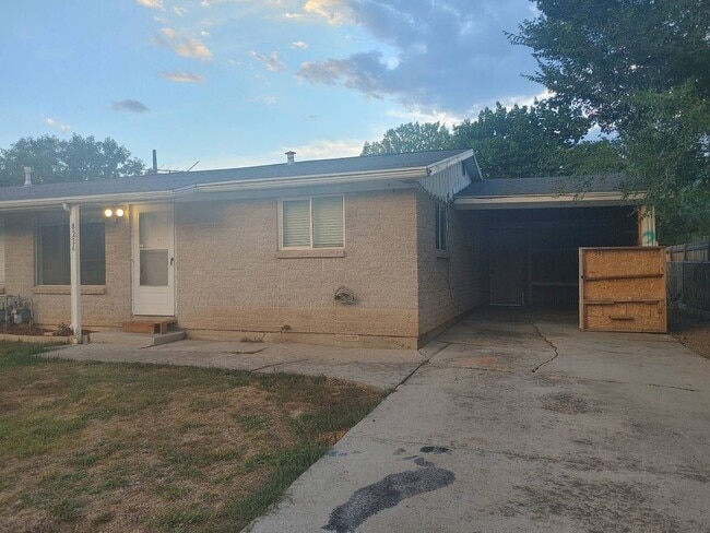 Photo - Quaint West Jordan Duplex w covered carport!