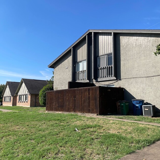 Building Photo - 1705 Coronado Hills Dr Unit C