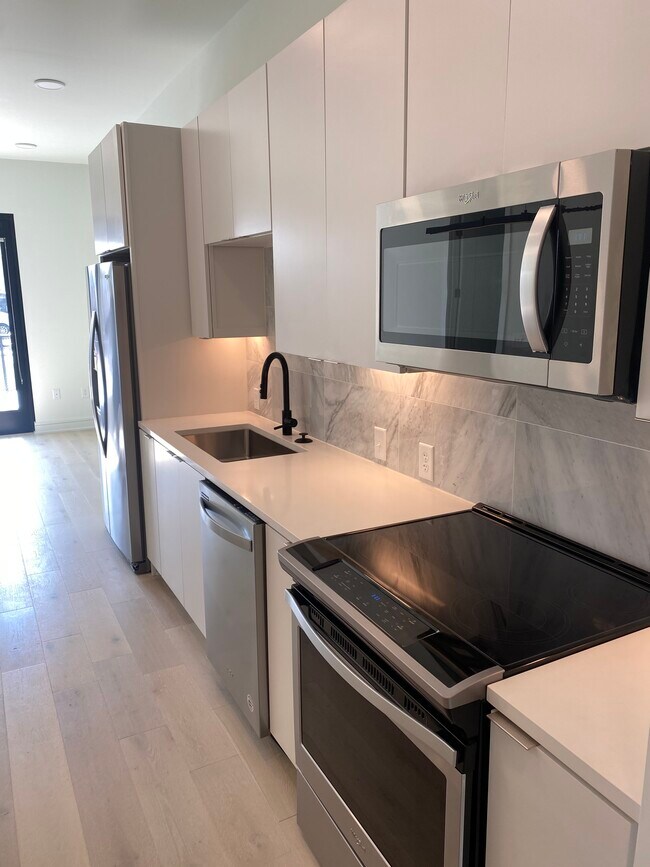 Cocina - Electrodomésticos Whirlpool - 1125 10th Ave N Unidad 118