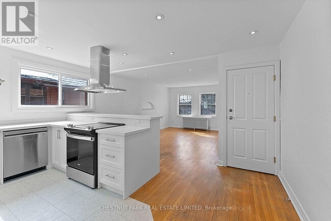 Photo - 26 Strathgowan Ave Unit Upper