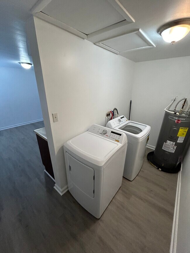 In unit washer/ dryer - 209 Endwell St Unit Apt B