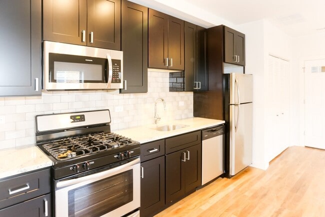 Photo - 2211 W Eastwood Ave Unidad J08W