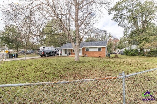 Photo - 100 Ravenwood Way