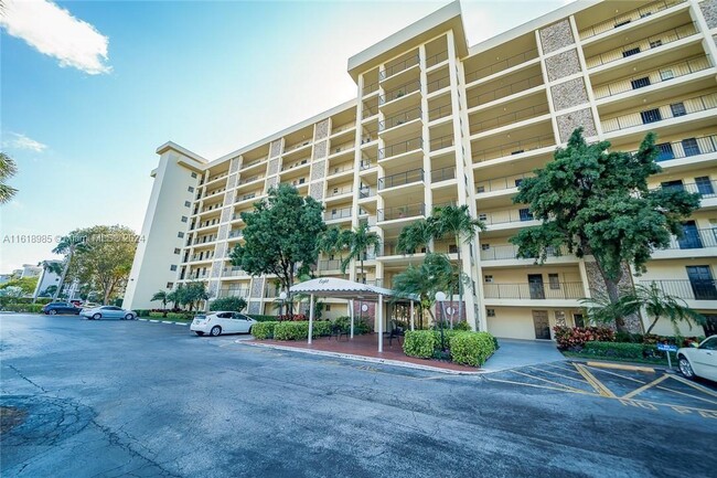 Photo - 3050 N Palm Aire Dr Condo Unit 401