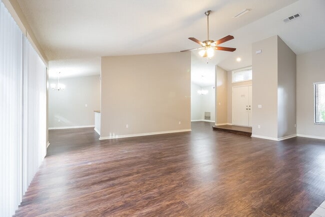 Photo - 1185 Newton Ct