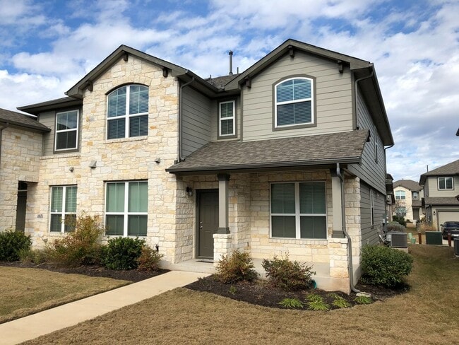 Building Photo - Charming Townhouse