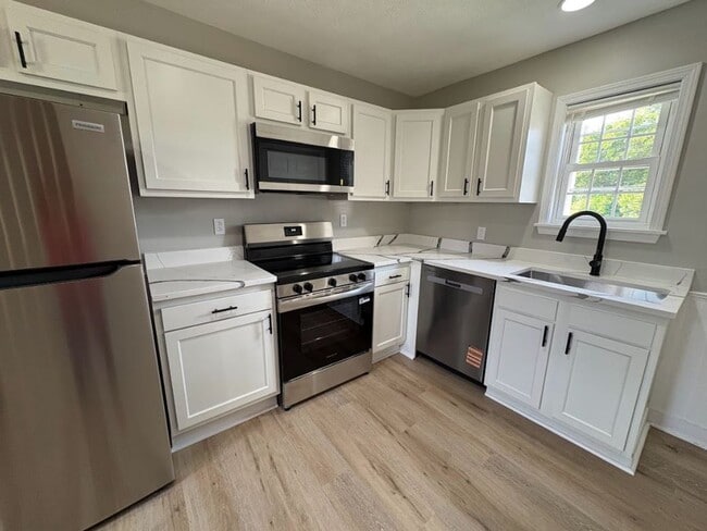 Building Photo - Cute 2 Bedroom / 1.5 Bath home in Penn Tra...