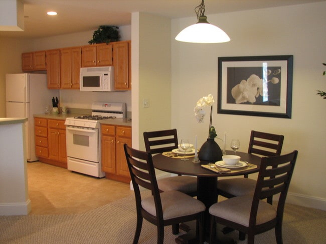 Photo - Courtyard At Westgate