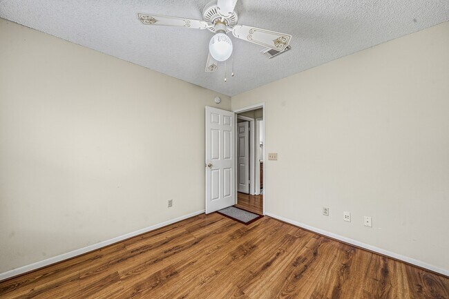 Photo - 9915 Villa Verde Dr