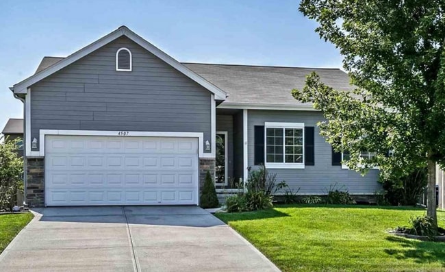 Building Photo - Your Next Home Awaits In Papillion!!