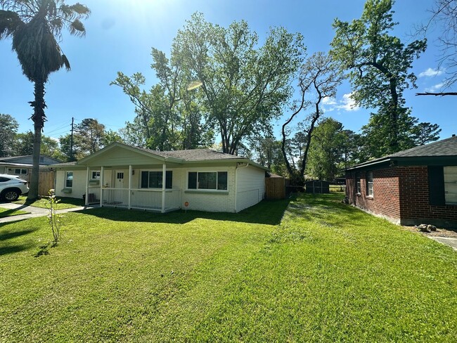 Photo - 3 BED | 2 BATH | GATED BACKYARD | TWO CAR DRIVEWAY | DAFFIN PARK