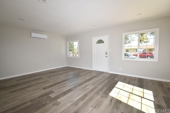 Photo - 7307 Ensign Ave