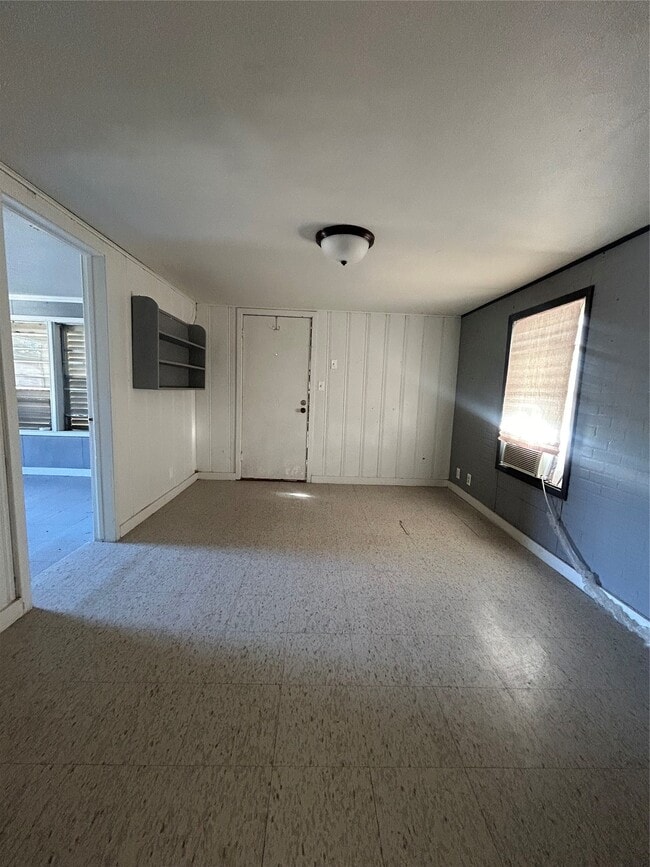 Photo - 1901 N Avenue G Unit 1