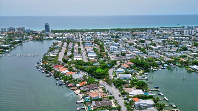 Building Photo - 816 84th St Unit 2