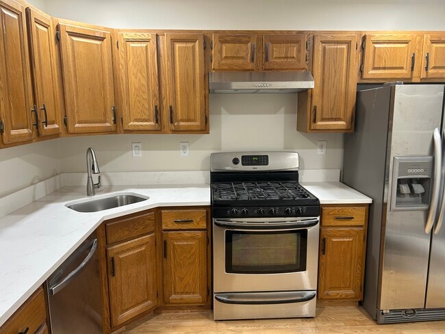 Photo - 367 Hadleigh Ln