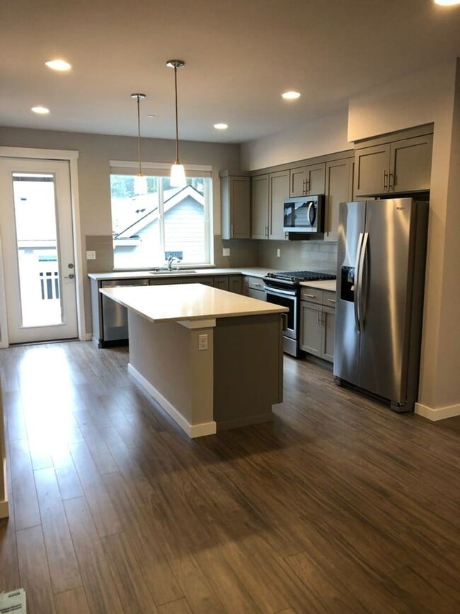Photo - LIKE NEW RENTAL ~ The Forest on Filbert!