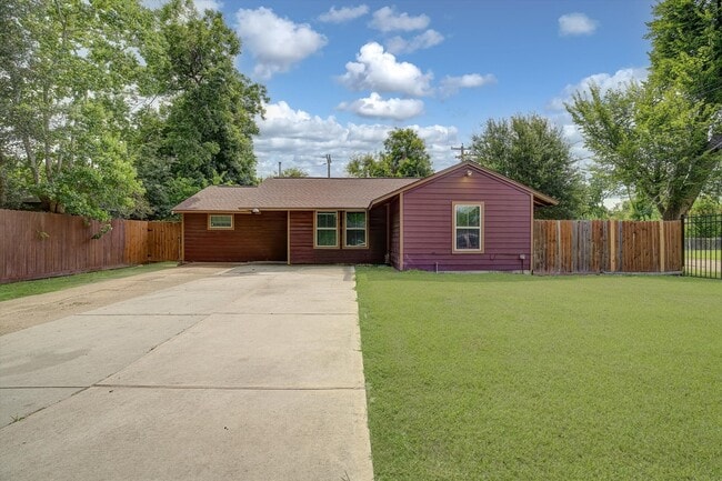 Building Photo - 8159 Glenhollow Dr