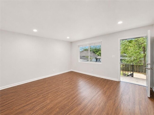 Photo - 3203 E Point St Unidad 4