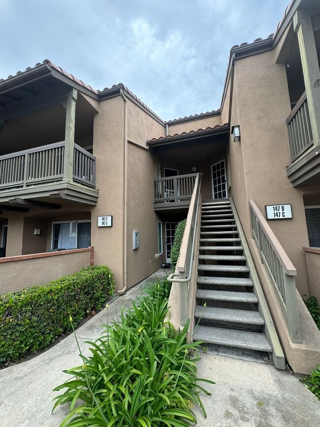 1 Bed Condo with Garage & Balcony in Orange - 1 Bed Condo with Garage & Balcony in Orange Unit F