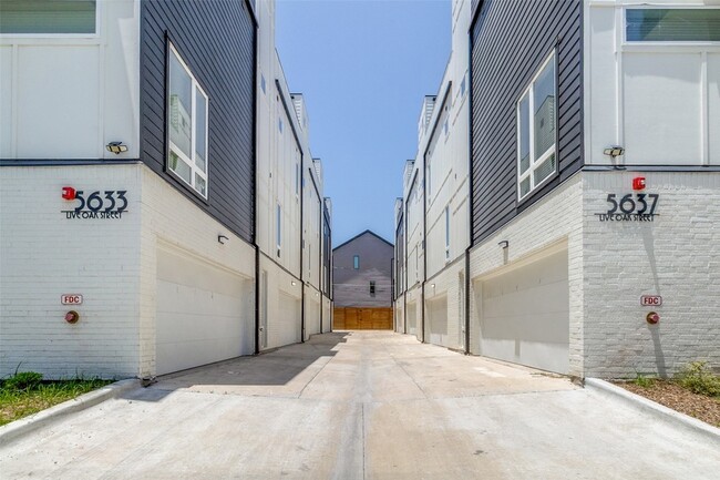 Photo - 5633 Live Oak St Unit 103