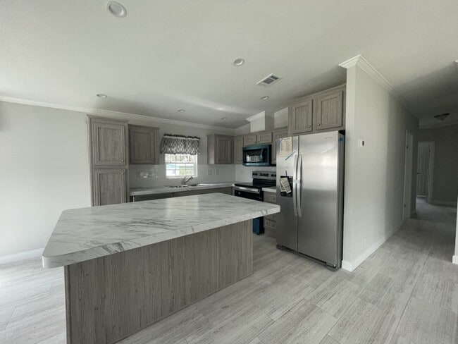 13048 Orange Ave