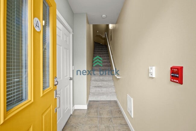 Photo - 3 Bed 2.5 Bath End Unit Townhome is Available for Rent!